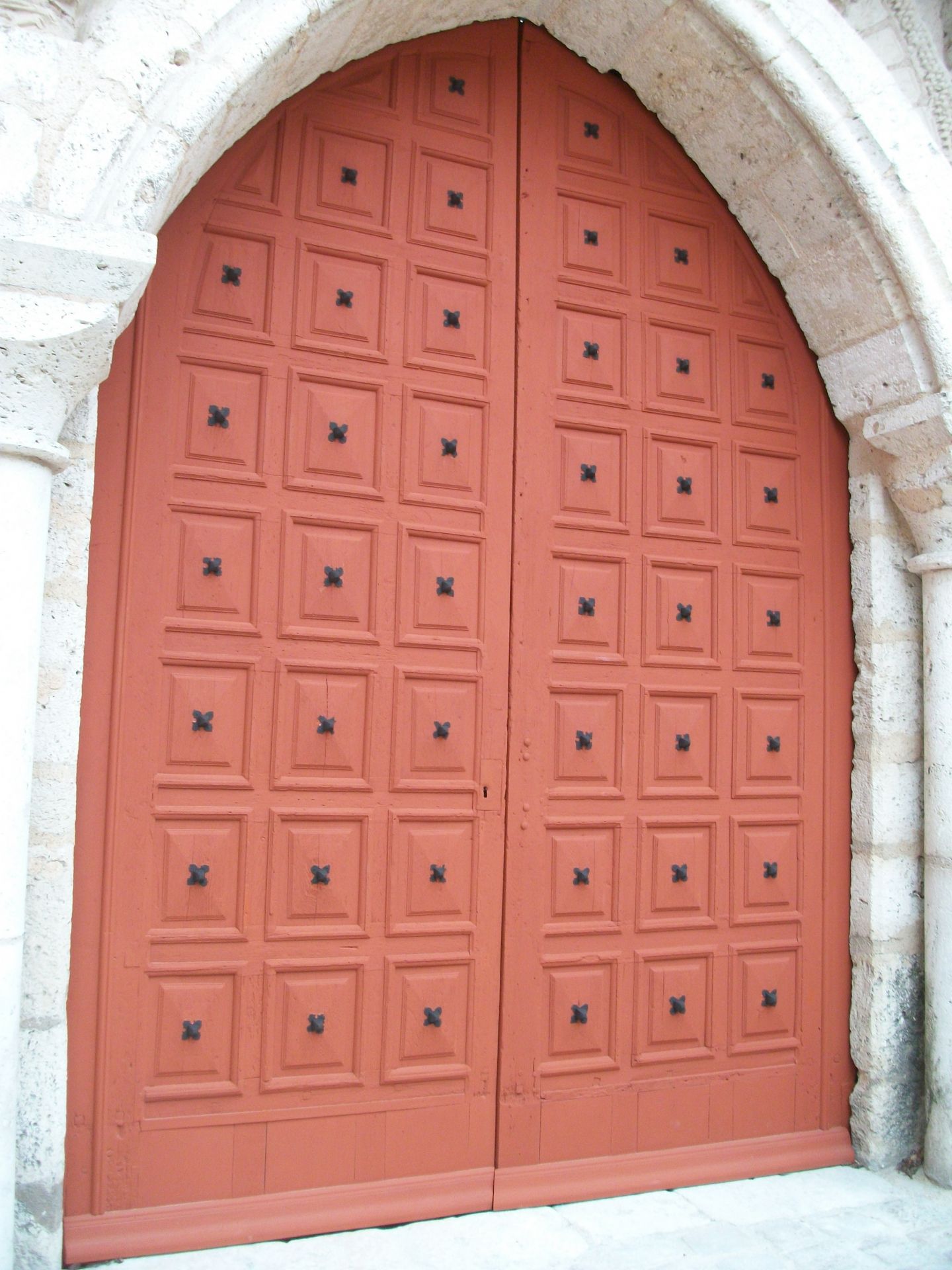 Porte Eglise Saint Pierre Restauration Peinture A L Ocre