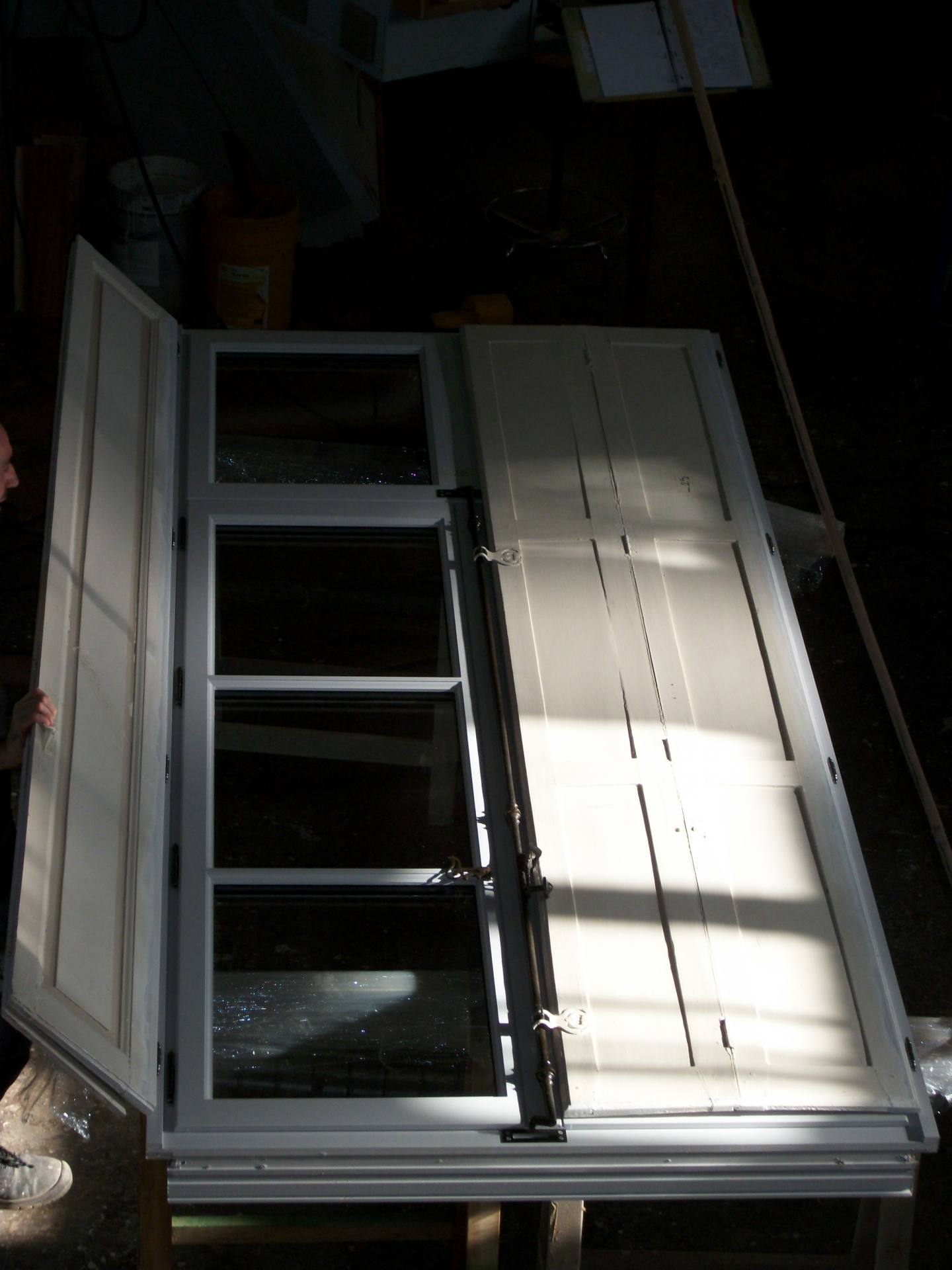 Prefecture Fenetre Et Volet Int En Bois Sur Mesure Semi Ouverte
