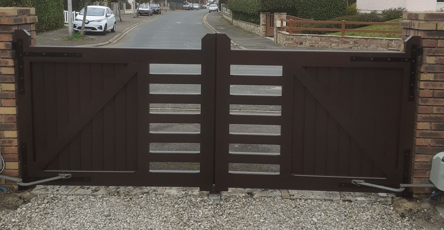 Portail Bois Sur Mesure Frise Echarpe Et Barreaux Horizontaux