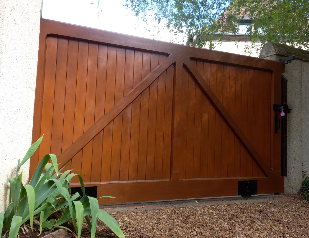Portail Coulissant Frises Et Renforts Echarpes Interieur Bois Sur Mesure