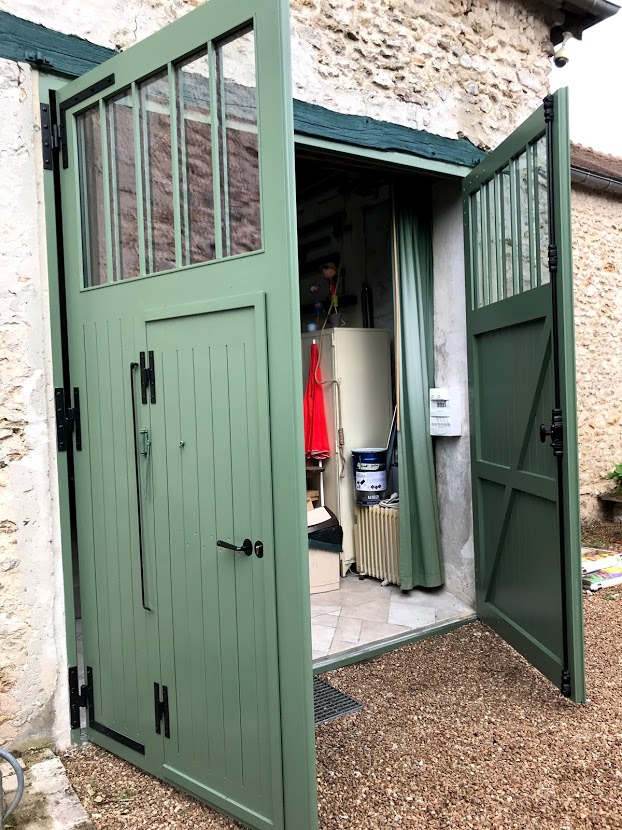 Porte De Grange Vitree Partie Haute Frises Partie Basse Ouvertes Bois Sur Mesure