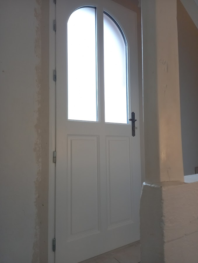 Porte Cintre 2 Carreaux 2 Panneaux Bois Sur Mesure Vue Interieur