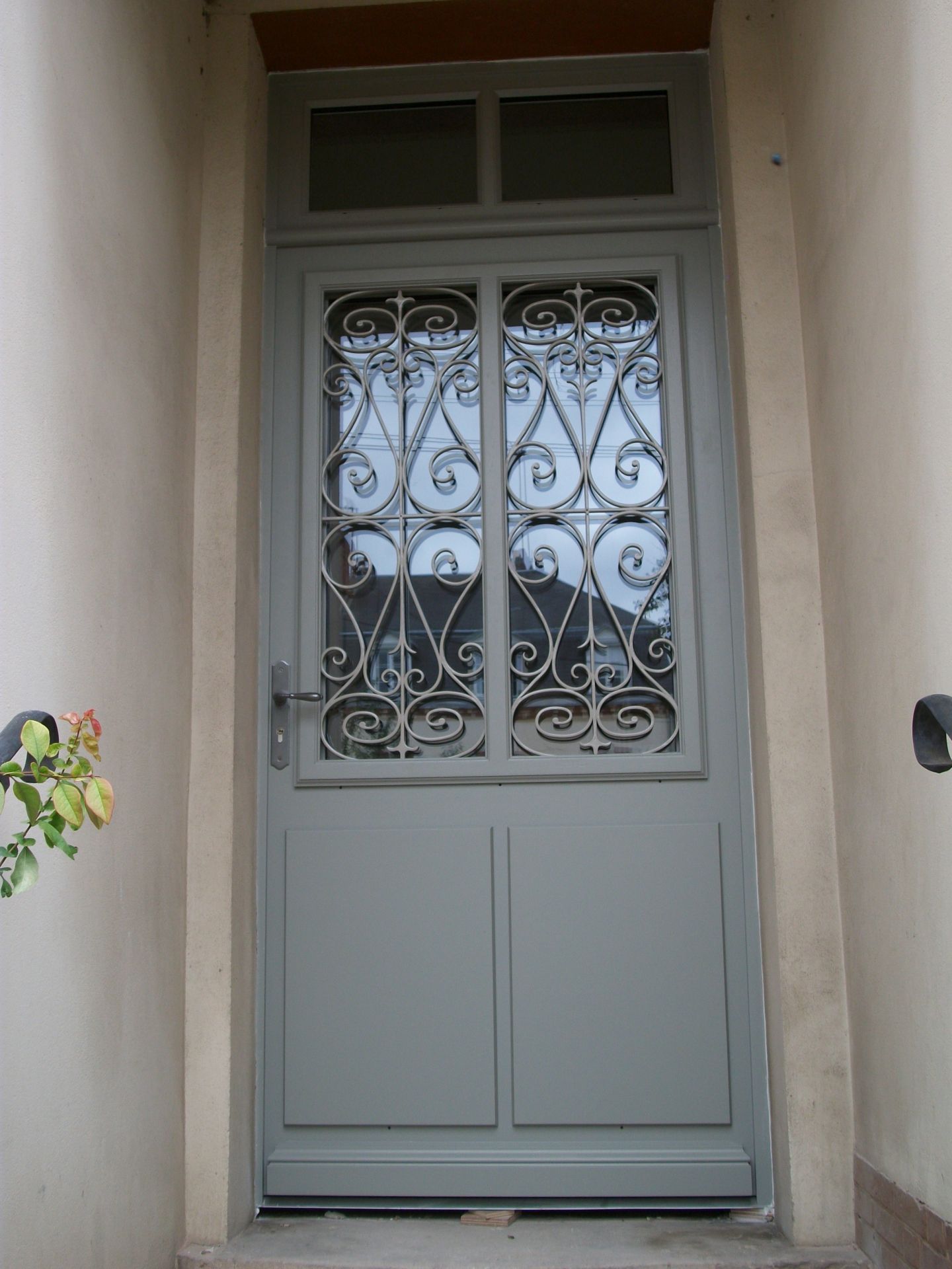 Porte Avec Grille Et Imposte En Bois Sur Mesure