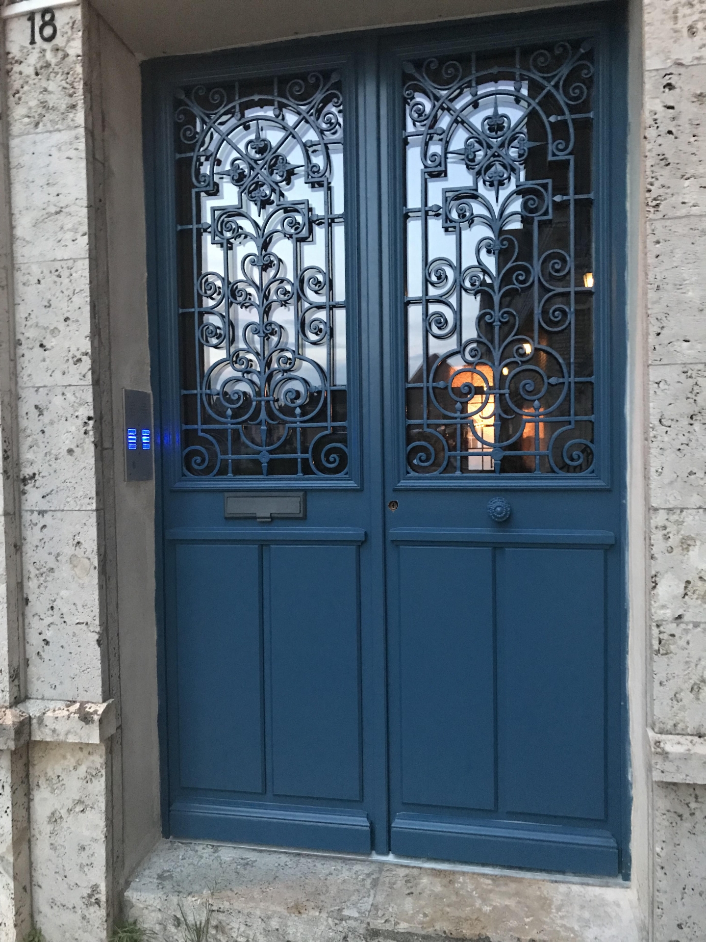 Porte Double Avec Grille Et Boite Aux Lettrescrypte 2