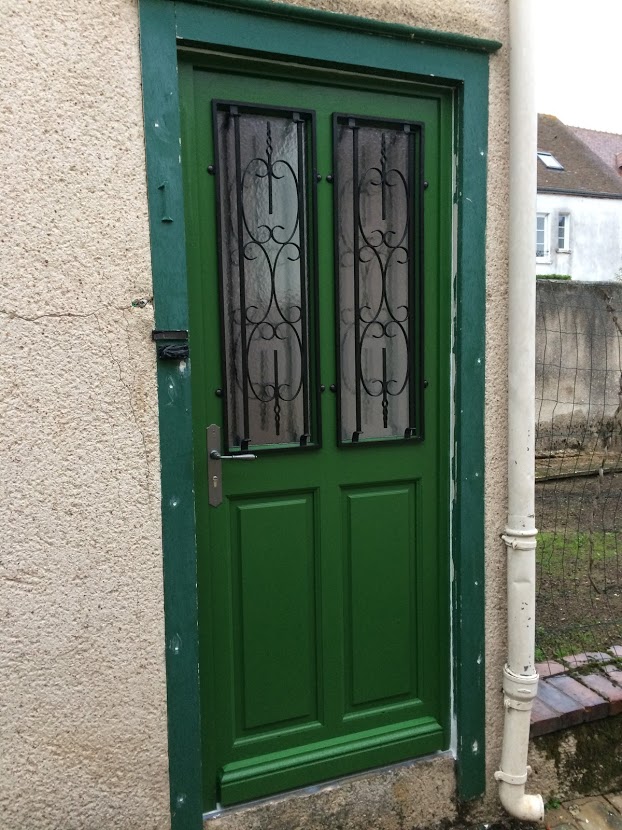 Porte Sur Mesure Bois 2 Panneaux 2 Carreaux Remise Grille En Applique